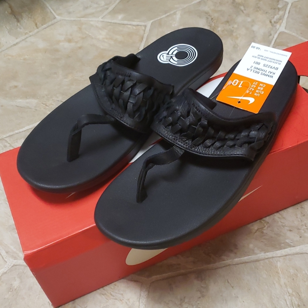 NWT womens Nike sandals size 10